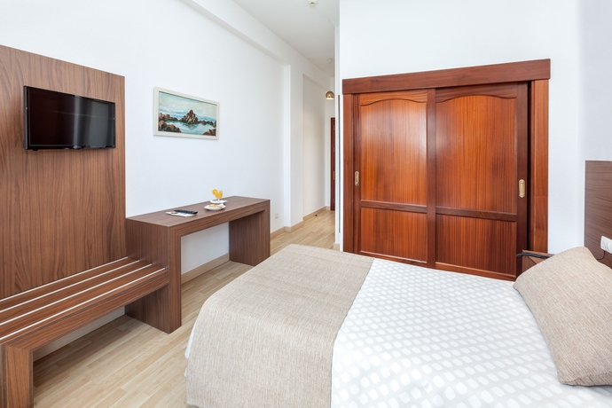 Imagen de la habitación del Hotel Don Manolito. Foto 11