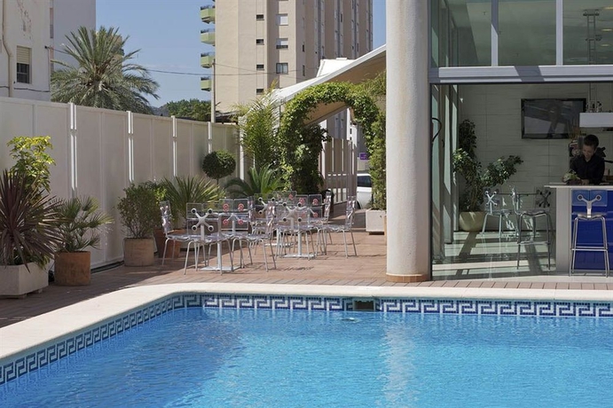 Imagen de la piscina del Hotel Don Pablo, Gandía. Foto 16