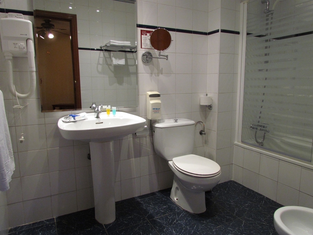 Imagen de la habitación del Hotel Don Paco, Málaga. Foto 5