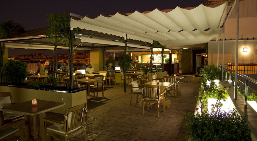 Imagen de los exteriores del Hotel Don Paco, Sevilla. Foto 6
