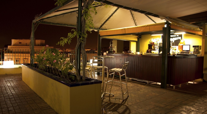 Imagen de los exteriores del Hotel Don Paco, Sevilla. Foto 7