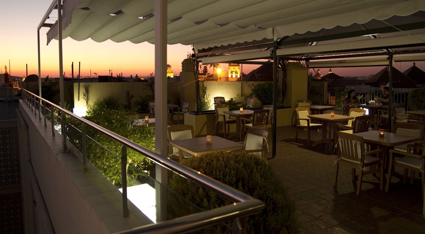 Imagen de los exteriores del Hotel Don Paco, Sevilla. Foto 8