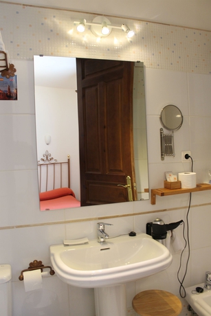 Imagen de la habitación del Hotel Don Paula. Foto 8