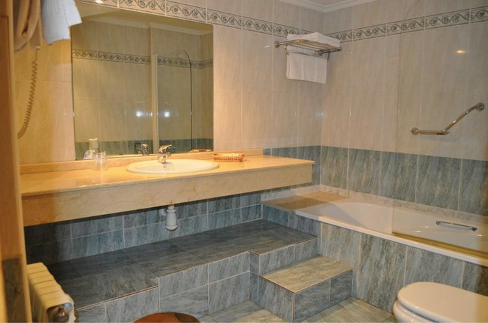 Imagen de la habitación del Hotel Don Pedro, Avil&eacute;s. Foto 7