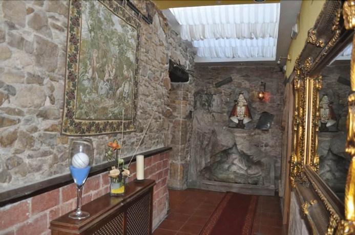 Imagen de los exteriores del Hotel Don Pedro, Avil&eacute;s. Foto 12