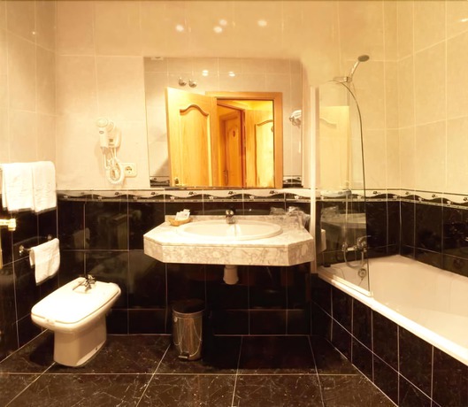 Imagen de la habitación del Hotel Don Pedro, Aviles. Foto 8