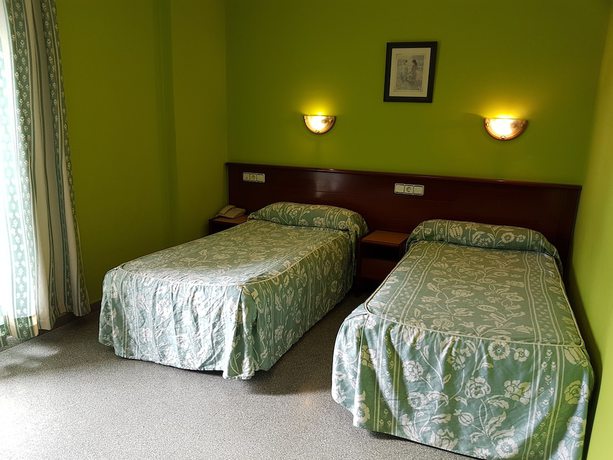 Imagen de la habitación del Hotel Don Pelayo. Foto 10