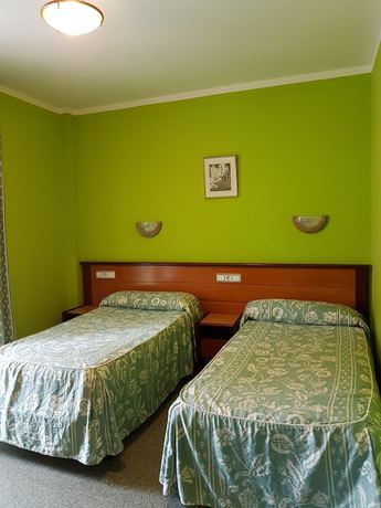 Imagen de la habitación del Hotel Don Pelayo. Foto 11