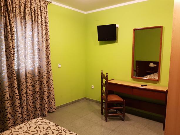 Imagen de la habitación del Hotel Don Pelayo. Foto 14