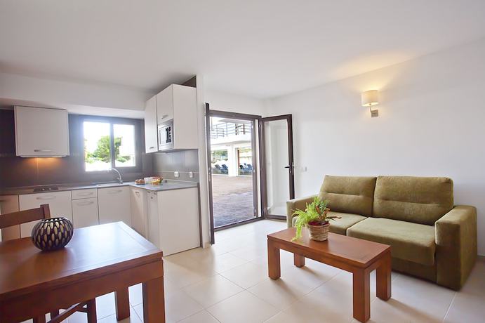 Imagen de la habitación del Hotel Don Quijote, CAPDEPERA. Foto 2