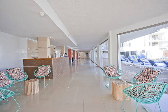 Imagen de los interiores del Hotel Don Quijote, CAPDEPERA. Foto 17