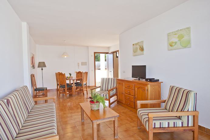 Imagen de la habitación del Hotel Don Quijote, CAPDEPERA. Foto 7