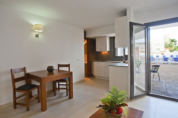 Imagen de la habitación del Hotel Don Quijote, CAPDEPERA. Foto 10