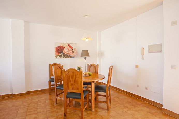 Imagen de la habitación del Hotel Don Quijote, CAPDEPERA. Foto 12