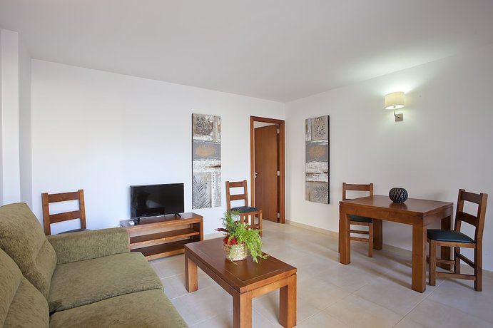 Imagen de la habitación del Hotel Don Quijote, CAPDEPERA. Foto 14