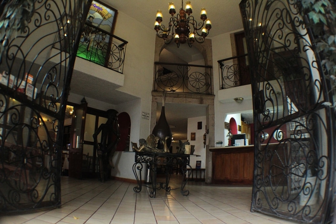 Imagen de los interiores del Hotel Don Quijote Plaza. Foto 15