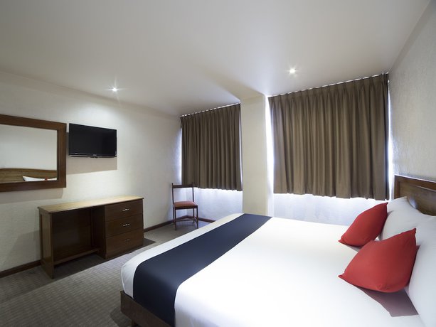 Imagen de la habitación del Hotel Don Simon. Foto 13