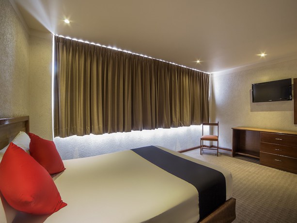 Imagen de la habitación del Hotel Don Simon. Foto 16