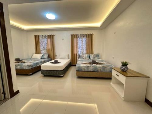 Imagen de la habitación del Hotel DonRio Siquijor. Foto 20