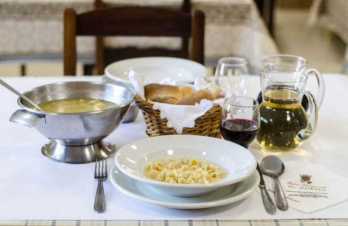 Imagen del bar/restaurante del Hotel Dona Ad&eacute;lia E Restaurante. Foto 3