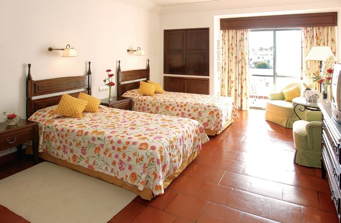 Imagen de la habitación del Hotel Dona Filipa. Foto 12