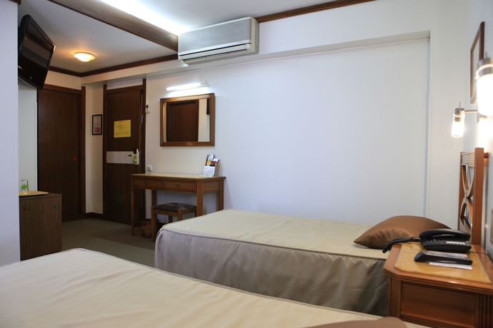 Imagen de la habitación del Hotel Dona Sofia. Foto 7