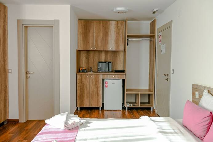 Imagen general del Hotel Dona, Zemun. Foto 9