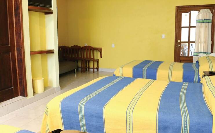 Imagen de la habitación del Hotel Donaji. Foto 8