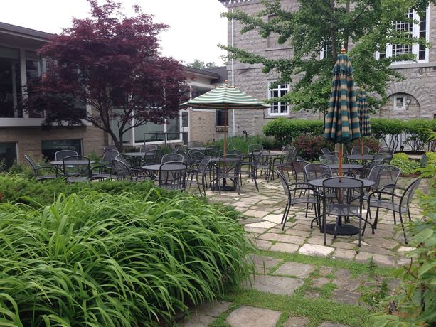 Imagen de los exteriores del Hotel Donald Gordon and Conference Centre. Foto 7