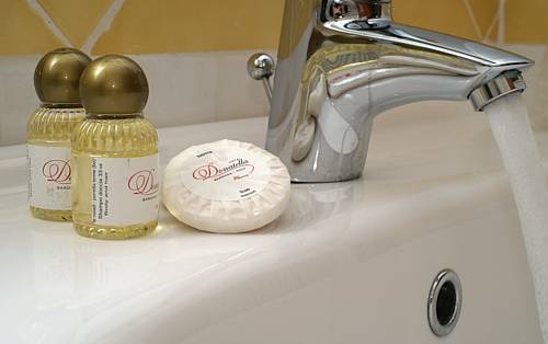 Imagen de la habitación del Hotel Donatella. Foto 7