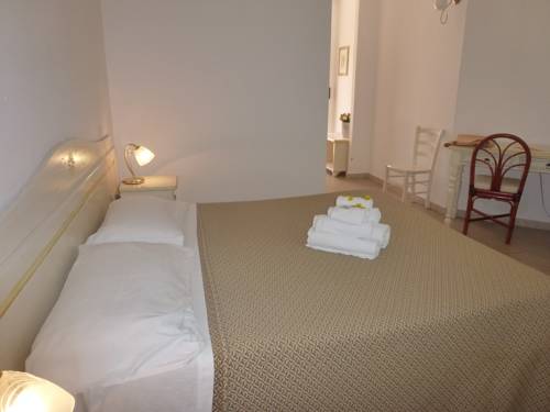 Imagen de la habitación del Hotel Donatella. Foto 10