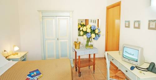 Imagen de la habitación del Hotel Donatella. Foto 12