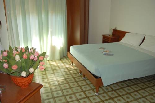 Imagen de la habitación del Hotel Donatella. Foto 13