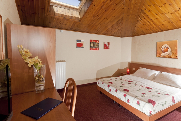 Imagen de la habitación del Hotel Donatello, Bolonia. Foto 12