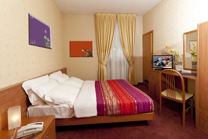 Imagen de la habitación del Hotel Donatello, Bolonia. Foto 13