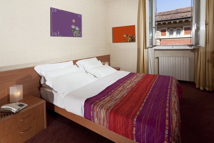 Imagen de la habitación del Hotel Donatello, Bolonia. Foto 15