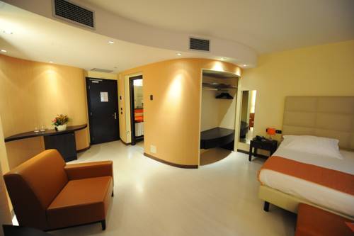 Imagen de la habitación del Hotel Donatello Imola. Foto 3