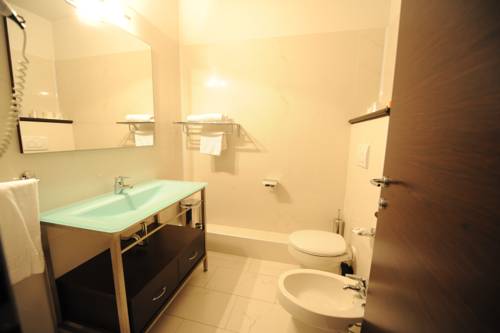 Imagen de la habitación del Hotel Donatello Imola. Foto 6