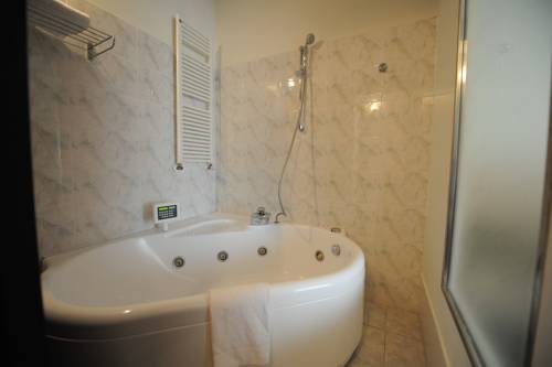 Imagen de la habitación del Hotel Donatello Imola. Foto 7