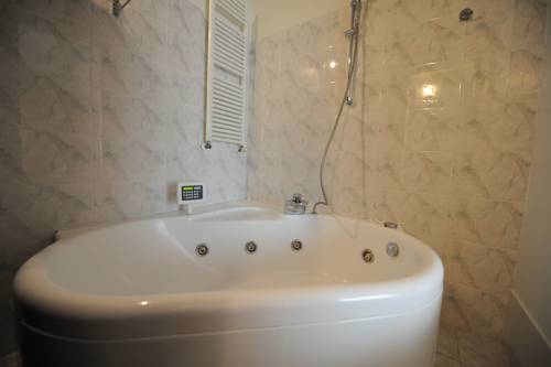 Imagen de la habitación del Hotel Donatello Imola. Foto 8