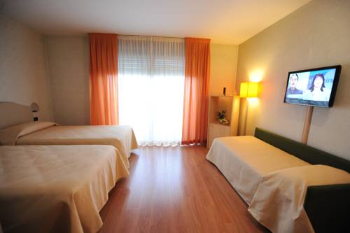 Imagen de la habitación del Hotel Donatello Imola. Foto 9