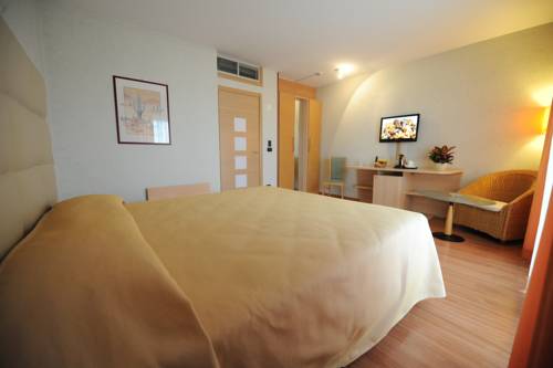 Imagen de la habitación del Hotel Donatello Imola. Foto 11