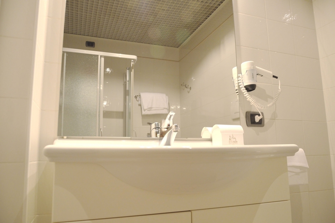 Imagen de la habitación del Hotel Donatello, Padua. Foto 7