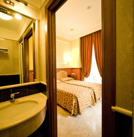 Imagen de la habitación del Hotel Donatello, Roma. Foto 6
