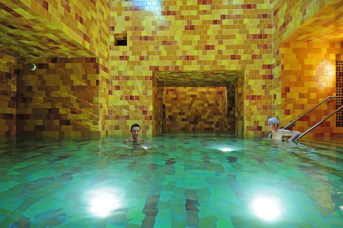 Imagen de la piscina del Hotel Donatz. Foto 17