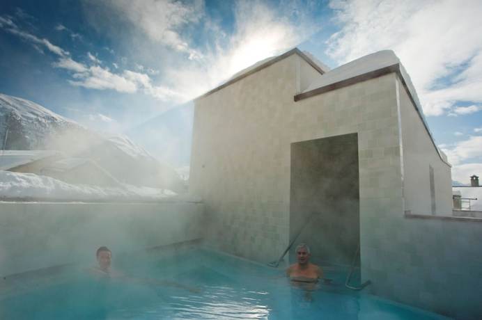 Imagen de la piscina del Hotel Donatz. Foto 18