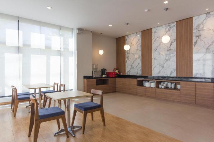 Imagen del bar/restaurante del Hotel Donchan Grand Hotel. Foto 5