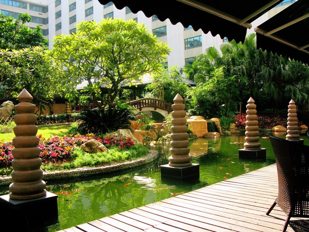 Imagen de los exteriores del Hotel Dong Fang. Foto 7