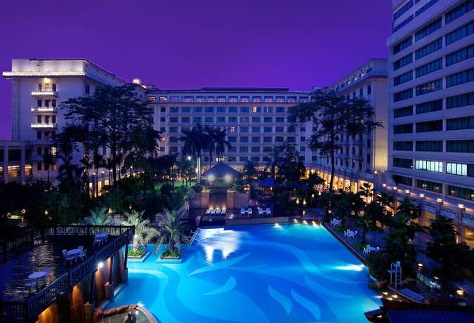 Imagen de la piscina del Hotel Dong Fang. Foto 12