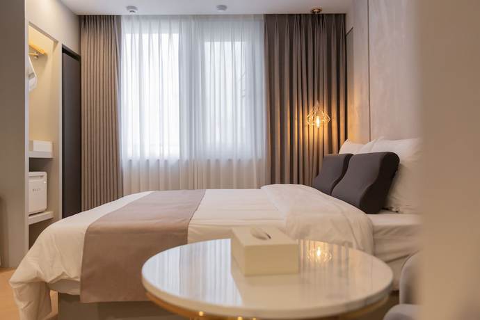 Imagen de la habitación del Hotel DongRae Denbasta. Foto 3